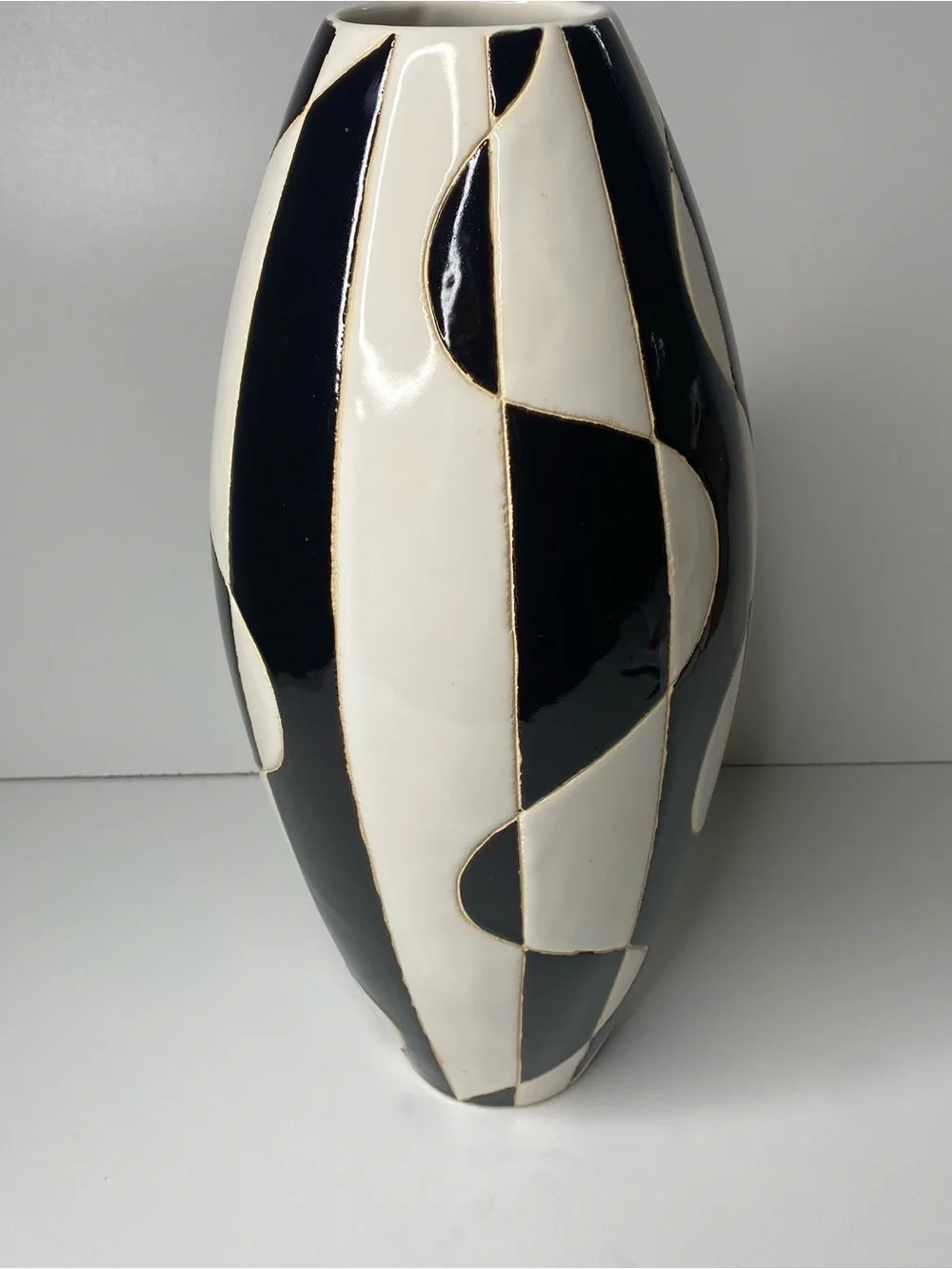 Vintage Mid-century Modern Black and White Ceramic Geometric Vase - Picture 3 of 16